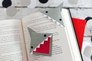 Make these happy little "shark mark" bookmarks! Great for celebrating Shark Week or for any time you're diving into a particularly delicious book.