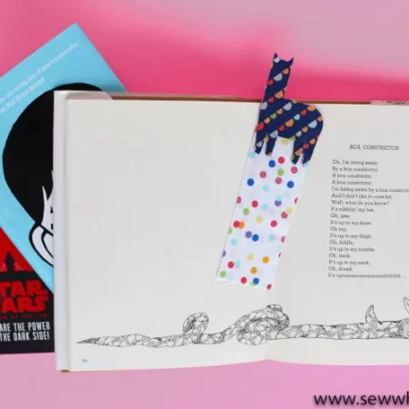 Llama-Bookmark-2